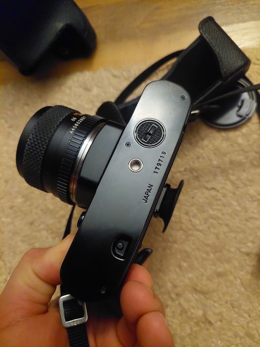 Aparat foto yashica fx3 cu film ,are obiectiv de 50mm dsb 1.9