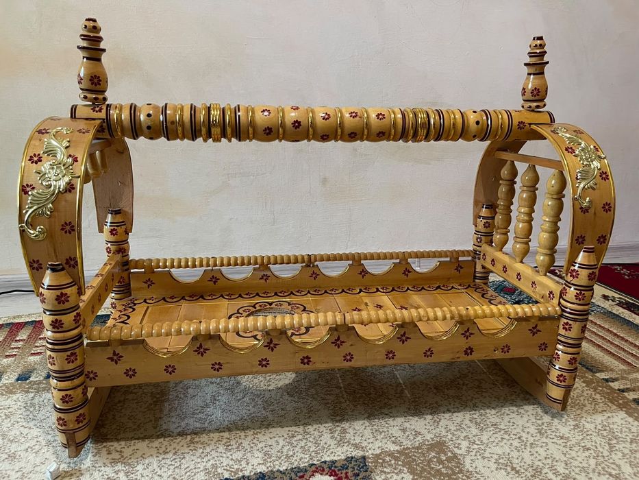 Дәстүрлі ағаш бесік сатылады