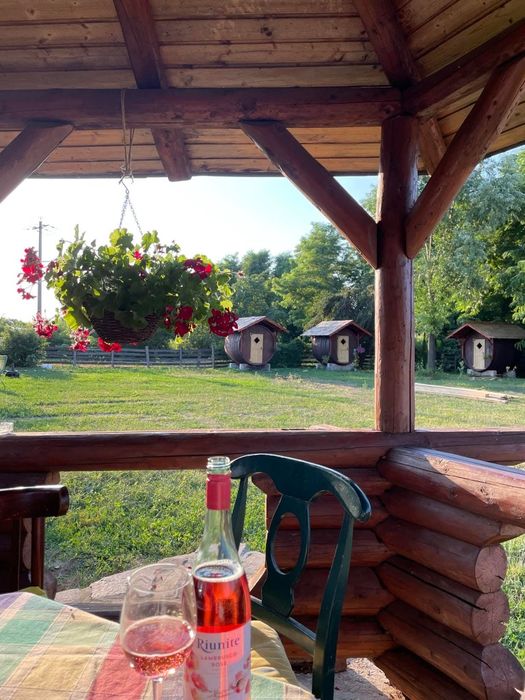 Locație rustica evenimente petreceri de zi