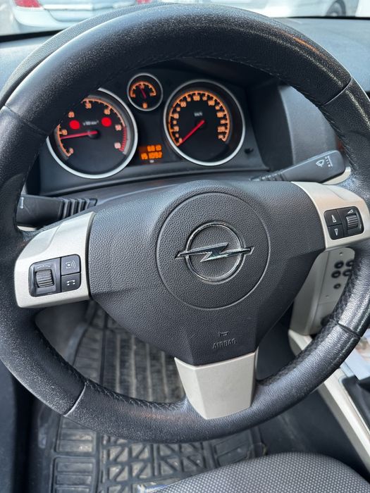 Opel Astra H  GTC. 1.9 CDTI