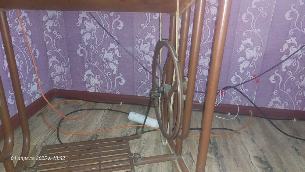 Ножная швейная машинка