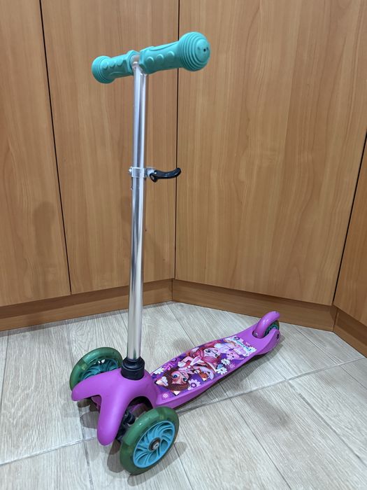 Детский самокат для девочки