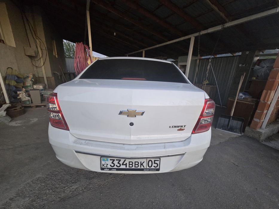 Автомобиль шеврое кобальт