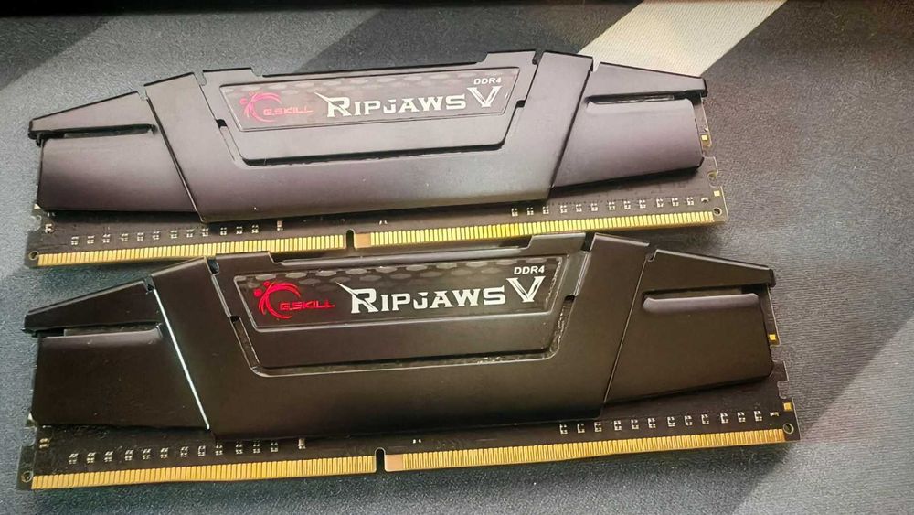 Рам памет G.SKILL Ripjaws V Black 16GB (2x8GB) DDR4 4000MHz