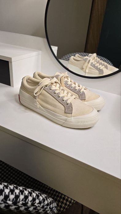 Оригинални кецове Levi’s — много добро състояние