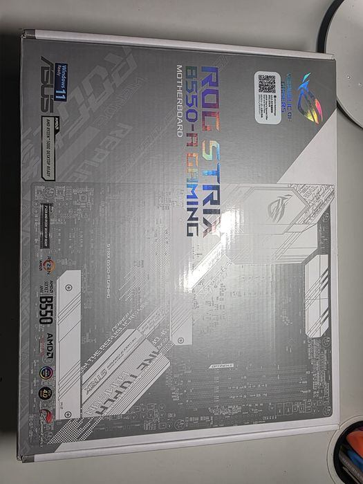 Ryzen 7 5800X. Asus Rog Strix B550