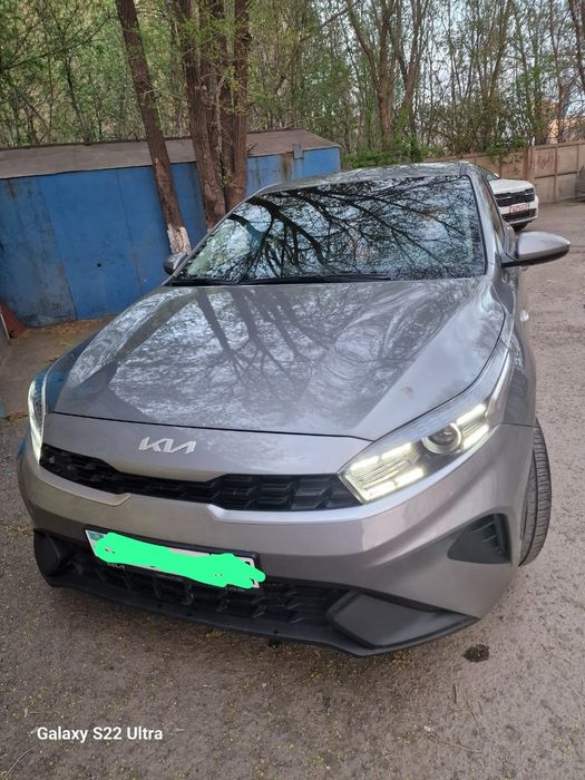 Продам машину кия серато