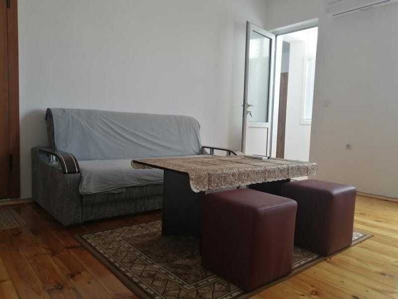 Дава се под наем Едностаен апартамент в Бургас, Център - 40 кв.м за 357 € - Снимка #1