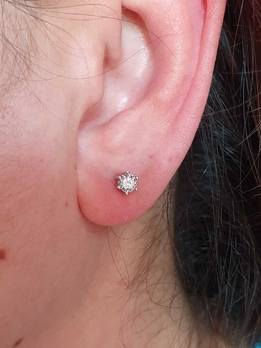 Cercei Stud Punto Luce aur alb cu diamante naturale 0,7ct VVS top unisex