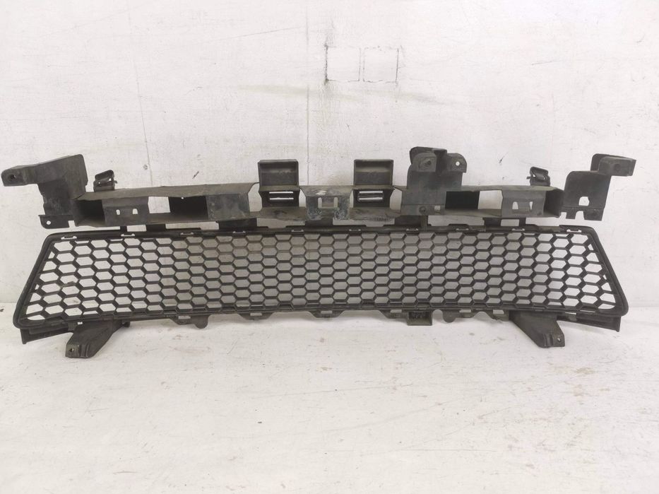 Grila Inferioara Bara Fata Dacia Logan 2 2013 2014 2015 2016, Sandero