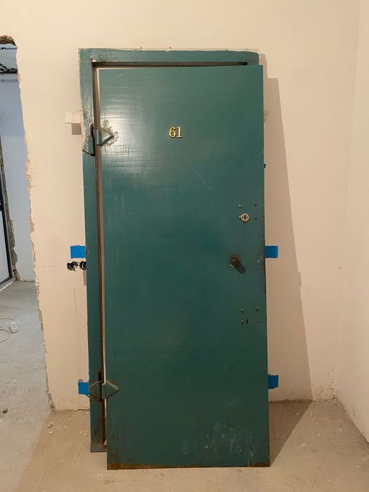 Продам входную дверь