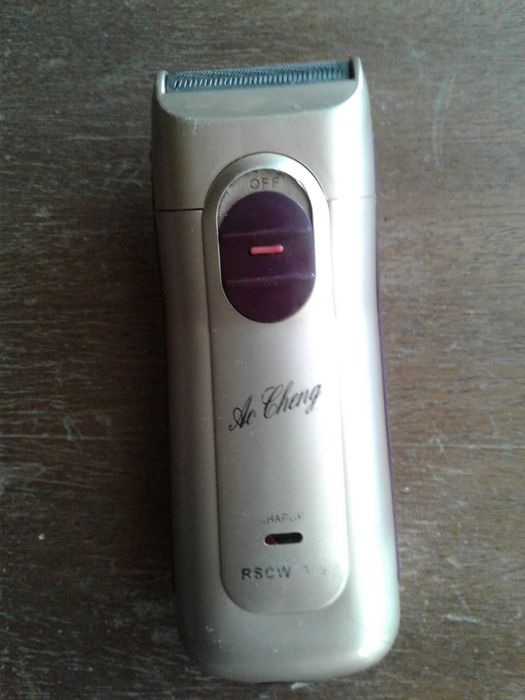 Бритва  электрическая ( от аккумулятора )