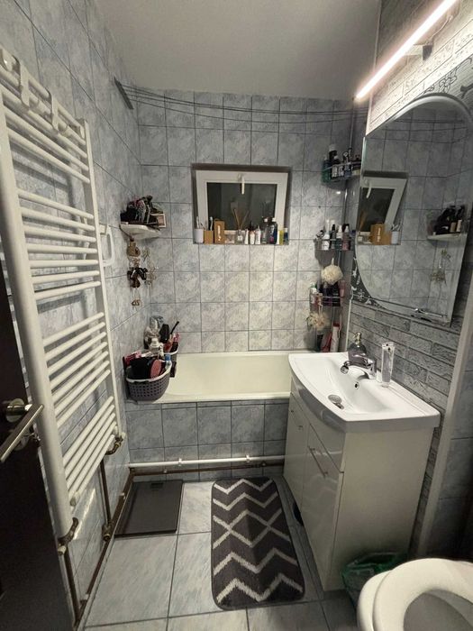 Apartament 3 camere semidecomandat