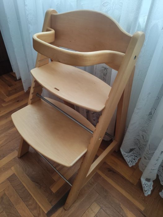 Детски стол за хранене дървен