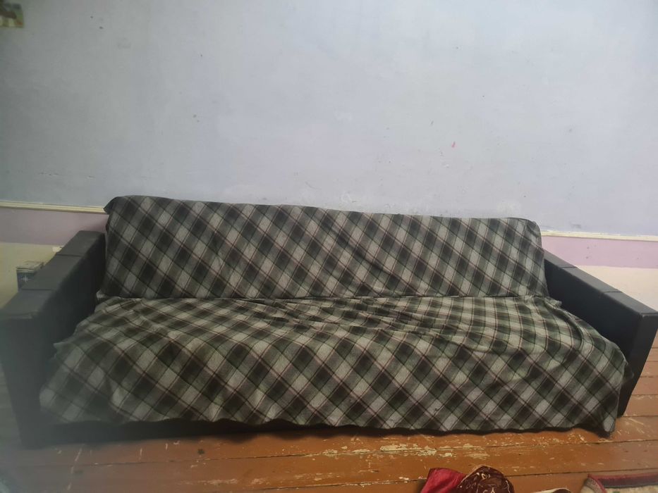 Divan yaxshi xolatda