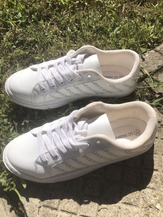 Маратонки номер 37дамски