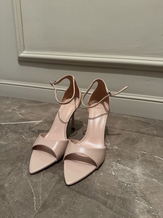 Продам босоножки