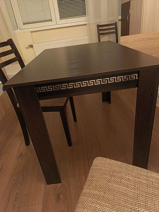 Продавам легла, маси и столове