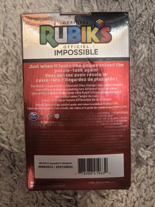 Кубче на Рубик със стойка