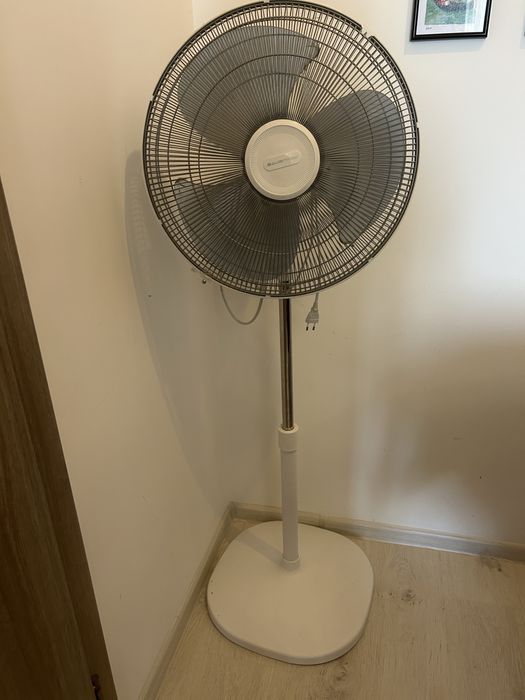 Ventilator pe piedestal Rowenta VU4410 Essential+ 3 setari de viteza