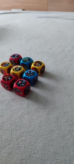 Star wars КОЛЕКЦИОНЕРСКИ картички и зарчета