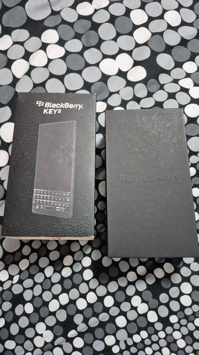 blackberry key2 bbb100- 4