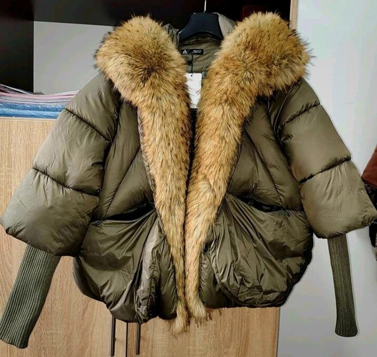 Geacă cu guler mare de blană naturală