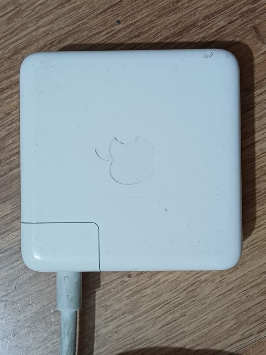 Incarcator alimentator Apple usb C  100w perfect functional

#8