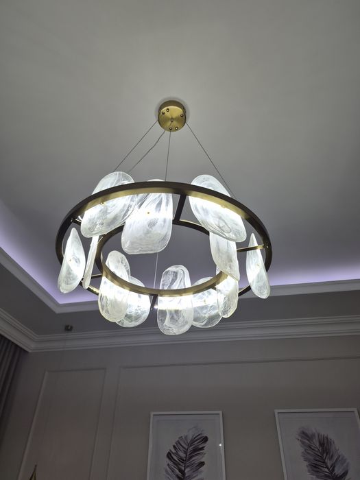 Продам люстру в спальню или зал