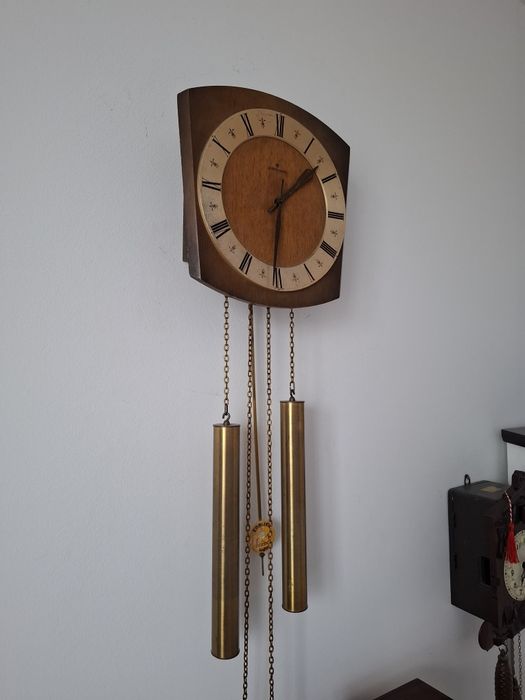 Ceas de perete cu pendul Junghans cu difuzor 1971