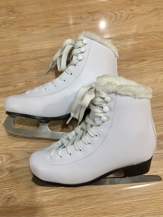 продам женские коньки