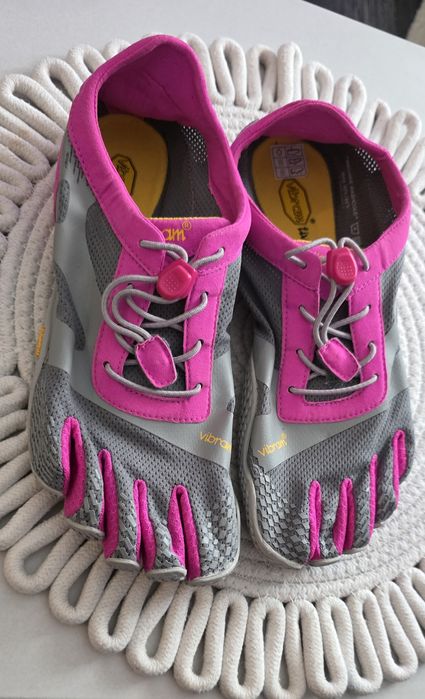Vând Vibram FiveFingers