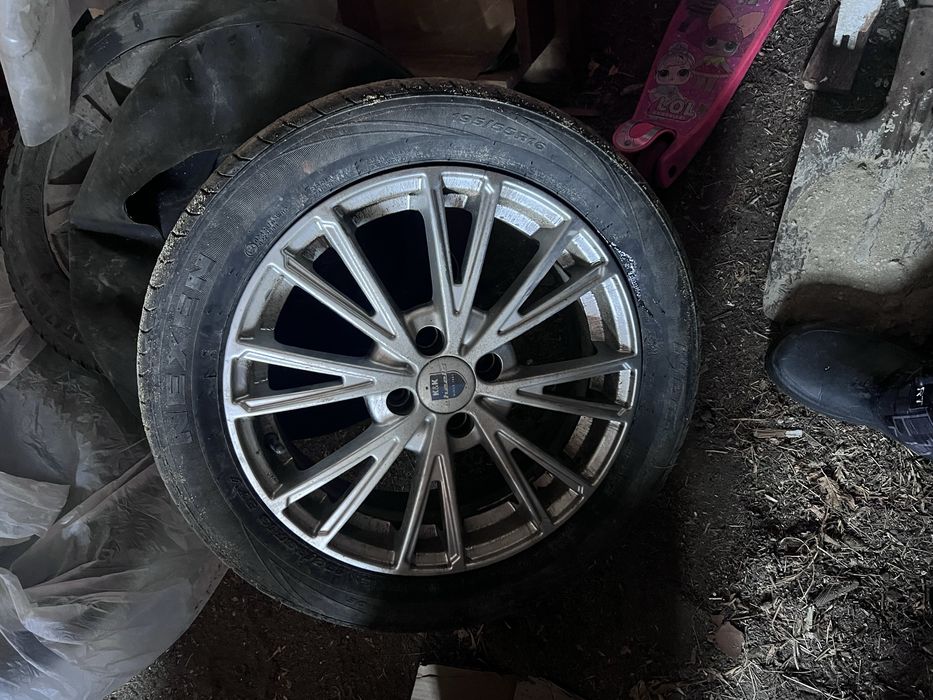 Диска с шинами на 16