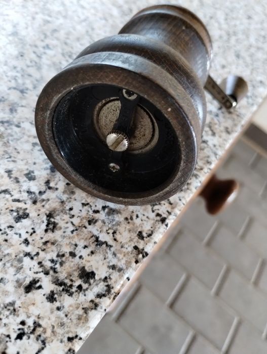 Rasnita din lemn piper