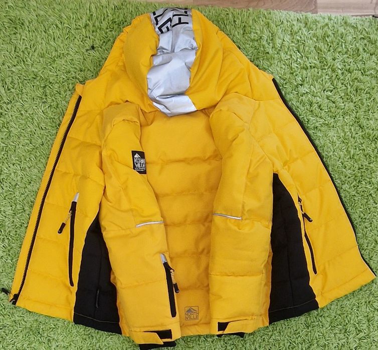 Geacă ski purtată de câteva ori