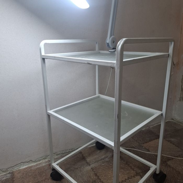 стол помошник для педиеюра