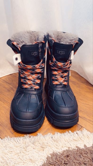 UGG Bocanci - Ashton Addie masura 37