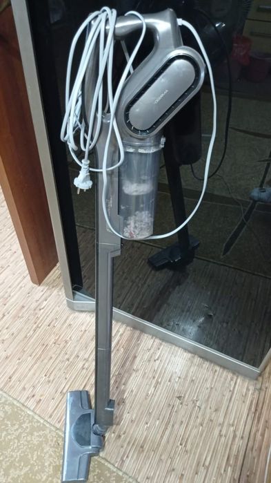 Продам пылесос вертикальный