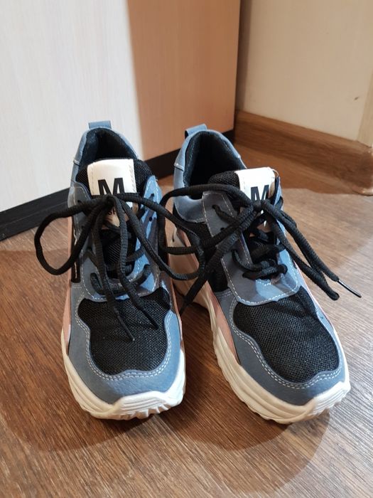 Продам кроссовки 35 р-р