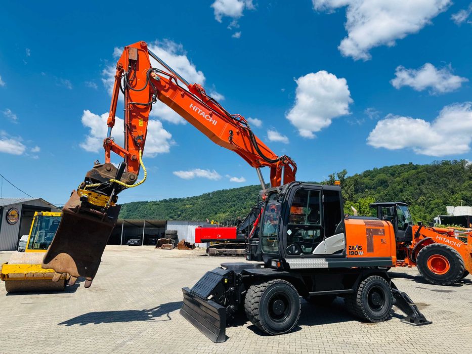 Excavator pe roti Hitachi ZX 190 W, an 2016, 20 tone, lama + cale, TOP