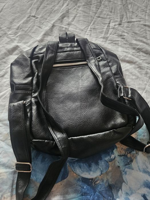 Дамска черна кожена раницата