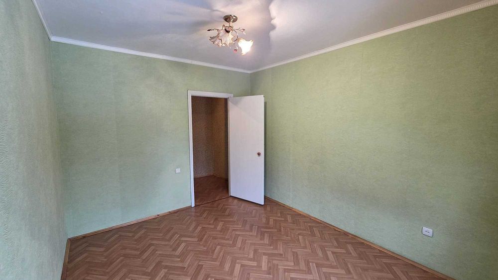 Продаю 2-х ком Кв в 7 микрорайоне д.9