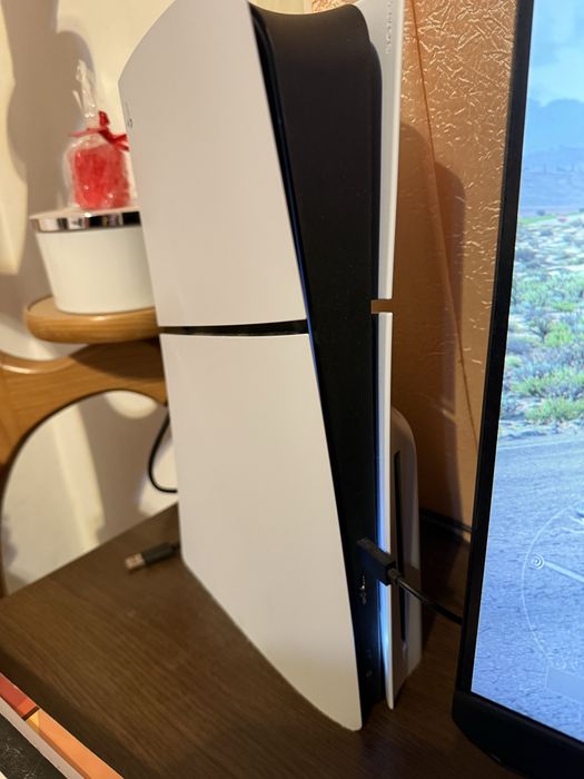 Продавам playstation 5 (slim) с гаранция!!!