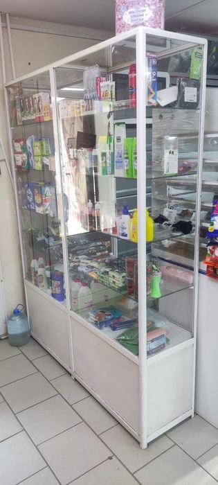 Продам витринный шкаф