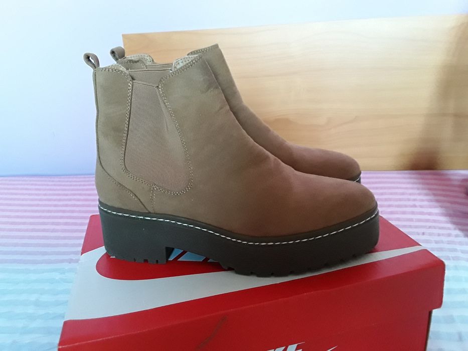 Vând Ghete Dama Bershka Mărimea 38 Noi Italia