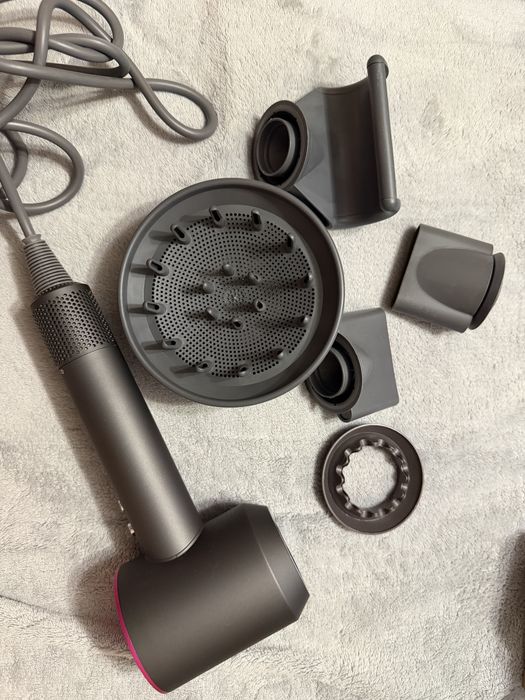 Dyson supersonic