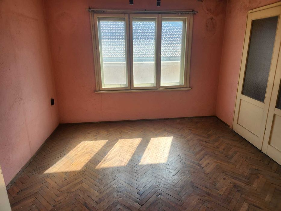 Продава се Тристаен апартамент в Габрово, Център - 100 кв.м за 485 €/кв.м - Снимка #2