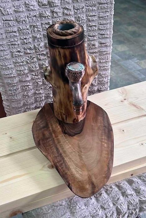 Диспенсър за алкохол и дъска за мезета (орех / иглолистна дървесина) + гравиране