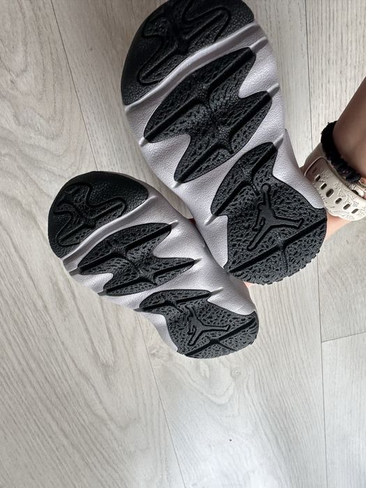 Ghete noi Jordan marimea 22