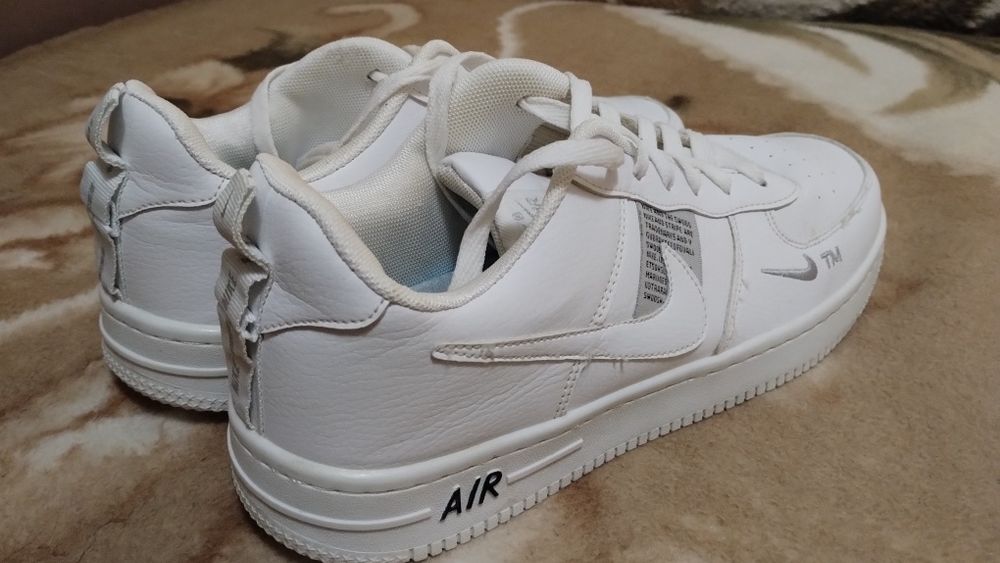 Продам кроссовки